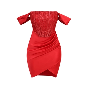 Robe mini rouge sexy à paillettes avec haut corset et jupe en satin drapée élégante