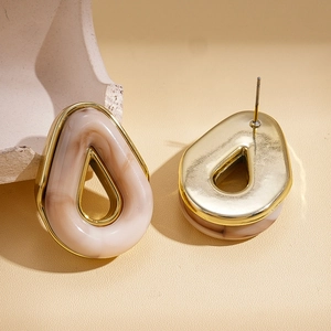 Retro water drop resin earrings with gold metal frame and cream marble texture
