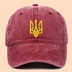 Vintage bordeauxrote gewaschene Baseballkappe mit gelber Stickerei des Ukraine-Wappens