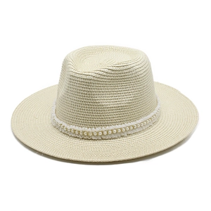 Chapeau de paille Panama d'été avec dentelle élégante et perles pour protection solaire