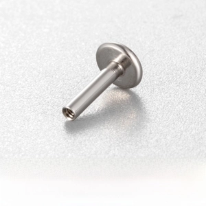 Detailed macro of F136 titanium internally threaded labret post with 1.2mm gauge