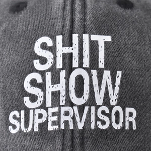 Dunkelgraue Baseballkappe aus Baumwolle mit weißem Shit Show Supervisor Aufdruck