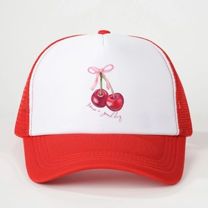 Cappello trucker rosso e bianco con stampa ciliegia e scritta Have a good day