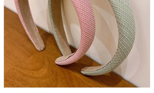 Close-up of wide striped sponge headbands with twill texture and non-slip velvet lining