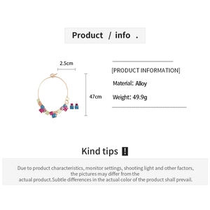 Detailed infographic showing geometric alloy necklace dimensions and weight 49.9g
