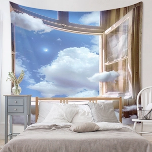 Détail de la tapisserie bohème montrant une vue sur fenêtre avec nuages et croissant de lune