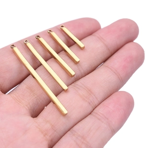 Five gold minimalist 304 stainless steel bar pendants in varied sizes held by hand