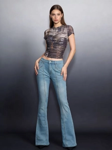 Retro low-waist flare jeans for tall women paired with printed mesh short sleeve top