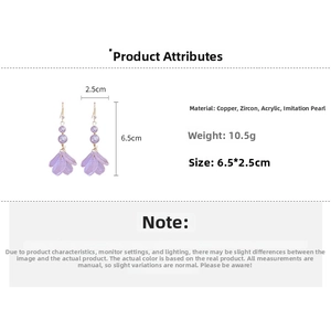 Détail des boucles d'oreilles pétales violets en acrylique avec dimensions et infos