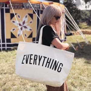 Grande borsa tote in tela crema con stampa EVERYTHING ideale per viaggi e shopping