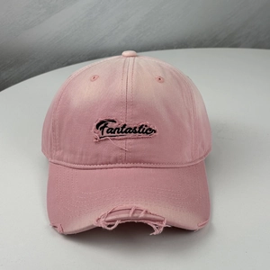 Casquette de baseball rose vieillie avec broderie Fantastic et bords effilochés