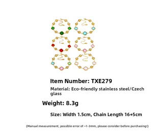 Detailed view of 18k gold plated stainless steel clover bracelet with Czech glass stones