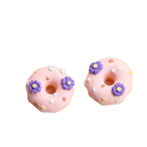 Zwei rosa Harz-Donuts mit Blumendeko für DIY-Handwerk und modische Accessoires