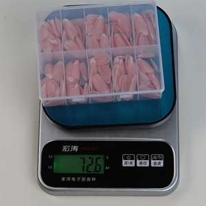 Detailed scale view of 72.6g boxed almond press-on nails with French gradient design