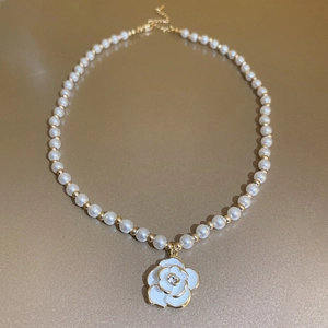 Elegant White Camellia Flower Pendant Necklace With Imitation Artificial Pearl And Gold Tone Alloy Beads Jewelry For Women