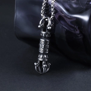 Collana Vajra vintage in acciaio inossidabile con simboli buddisti e finitura ossidata