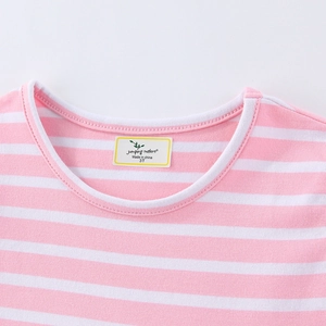 Robe en tricot pour fille à rayures roses et blanches avec encolure bordée de blanc