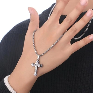 Collier homme avec pendentif croix triple couche en argent et chaîne maille vénitienne