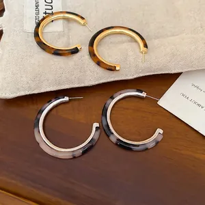Retro C-shape resin hoop earrings with tortoiseshell and marble patterns for women