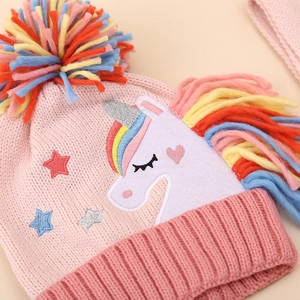 Bonnet d'hiver rose pour enfants avec broderie licorne et pompon coloré