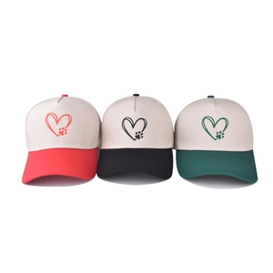 Three-color contrast baseball caps with heart print and cotton twill fabric design