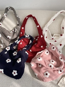 Borsa Tote In Peluche Per Donna Moda Invernale Grande Capacità Borsa A Spalla Con Ricamo Fiori Cuore Chiusura Magnetica