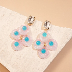 Boucles d'oreilles bohèmes avec pétales en résine, perles bleues et cristal sur pierre