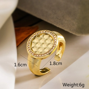 Detailed view of 18K gold plated heart ring with honeycomb texture and size labels