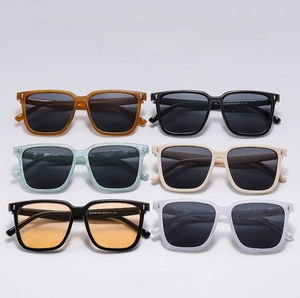 Detailed grid view showcasing various frame colors for retro oversized square sunglasses