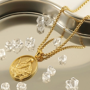 Collier pour homme en acier inoxydable doré 18 carats avec pendentif prêtre vintage