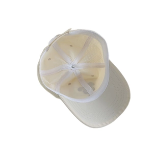 Kids quick-dry baseball cap in off-white with breathable mesh and Mickey Mouse detail
