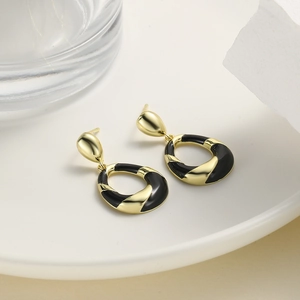 Elegant gold oval twisted earrings with black enamel inlay in minimalist vintage style