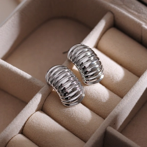 Elegant 18k gold plated stainless steel ribbed shell earrings with a mirror finish