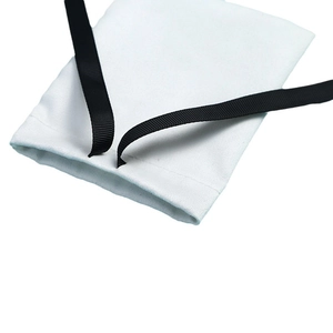 Sacchetto per gioielli in tessuto bianco con coulisse nera per piccoli regali