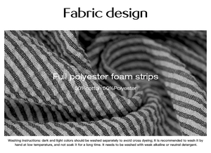Détail de la texture du tissu rayé noir et blanc avec infos coton et polyester du vêtement