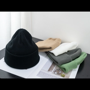 Berretto minimalista in maglia a coste per uomo e donna in vari colori a tinta unita