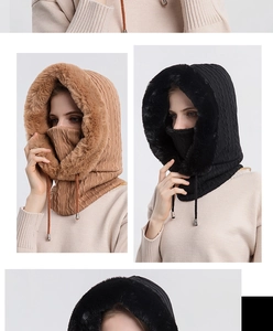 Détail de la capuche d'hiver en tricot avec doublure en fausse fourrure et cordon