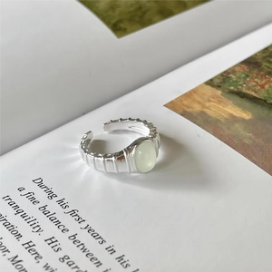 925 silver adjustable ring featuring a textured band and green oval crystal gemstone