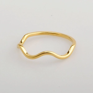 Elegant gold minimalist wave ring in polished stainless steel for women fashion style