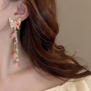 Boucles d'oreilles papillon élégantes avec pompons fleurs roses et perles pour femme