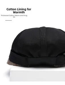 Détail de la doublure chaude matelassée et du tissu à chevrons de la casquette