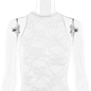 Gros plan détaillé du haut sans manches en dentelle blanche avec broderies florales