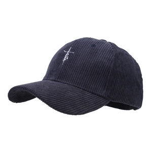 Casquette de baseball en velours côtelé bleu marine avec broderie blanche faith sur fond blanc