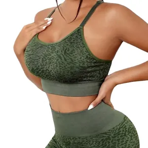 Ensemble de yoga léopard vert olive avec brassière de sport et legging taille haute