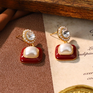 Vintage red enamel stud earrings with square pearls and crystal details in gold finish