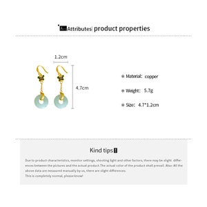 Détails des boucles d'oreilles papillon chinoises avec dimensions 1,2cm par 4,7cm en cuivre