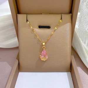 Collier Avec Chaîne En Acier Titane Et Pendentif Goutte D'eau En Cristal Rose Et Cuivre Avec Base Fleurie Creuse