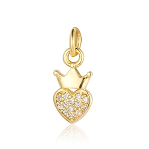 Detailed view of a gold heart crown pendant with sparkling cubic zirconia and 925 engraving