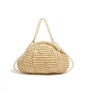 Sac à main en paille tressée en forme de coquillage avec poignée et bandoulière en perles