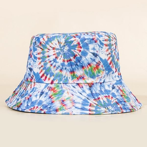 Bob tie-dye coloré avec motif en spirale pour voyage à la plage et style streetwear